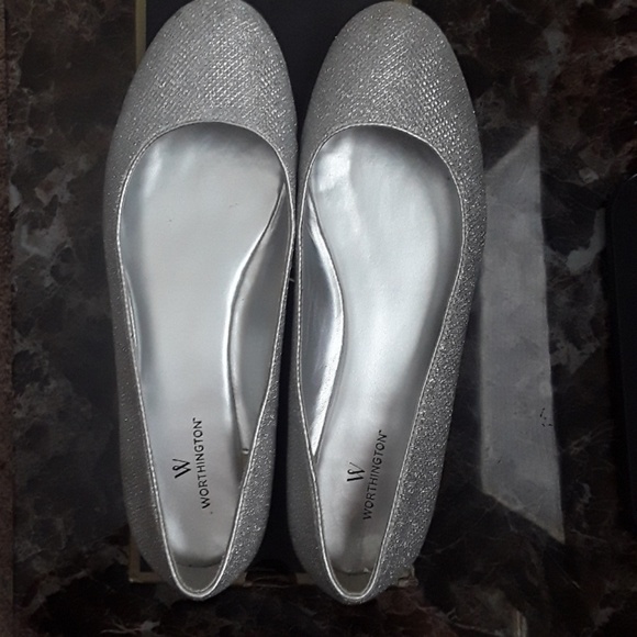 Worthington Shoes - ✨Worthington silver women's flats size 8.5